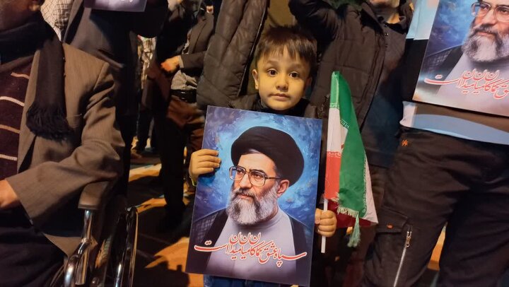 تصاویر/ اجتماع امت  انقلابی شهرستان دامغان امامزاده جعفر و محمد علهیما السلام