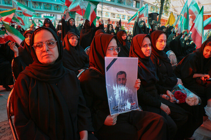 تصاویر/ آئین بزرگداشت روز جمهوری اسلامی ایران‌ و گرامیداشت شهدای گرانقدر استان قم