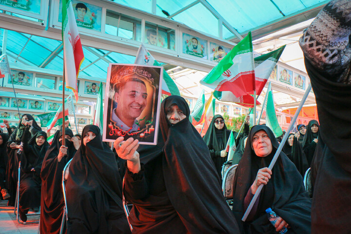 تصاویر/ آئین بزرگداشت روز جمهوری اسلامی ایران‌ و گرامیداشت شهدای گرانقدر استان قم