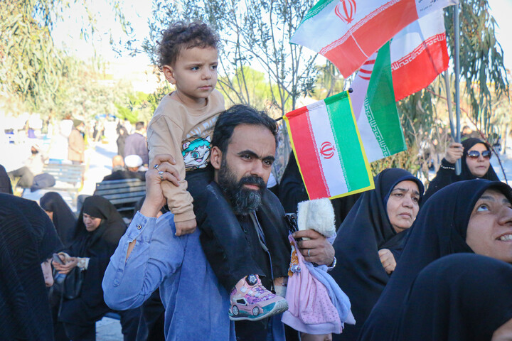 تصاویر/ آئین بزرگداشت روز جمهوری اسلامی ایران‌ و گرامیداشت شهدای گرانقدر استان قم