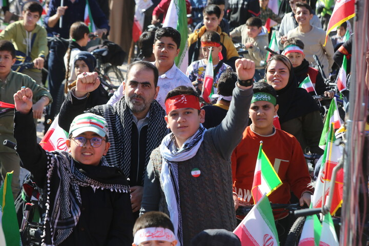 تصاویر / کاروان دوچرخه سواری نوجوانان به مناسبت روز جمهوری اسلامی ایران در اصفهان