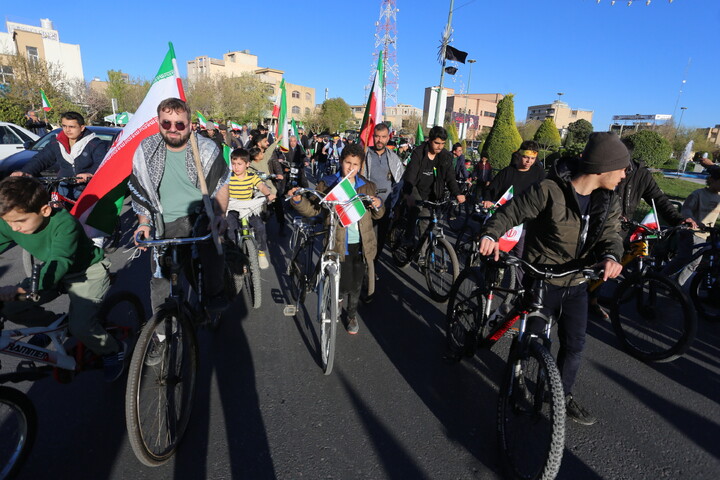 تصاویر / کاروان دوچرخه سواری نوجوانان به مناسبت روز جمهوری اسلامی ایران در اصفهان
