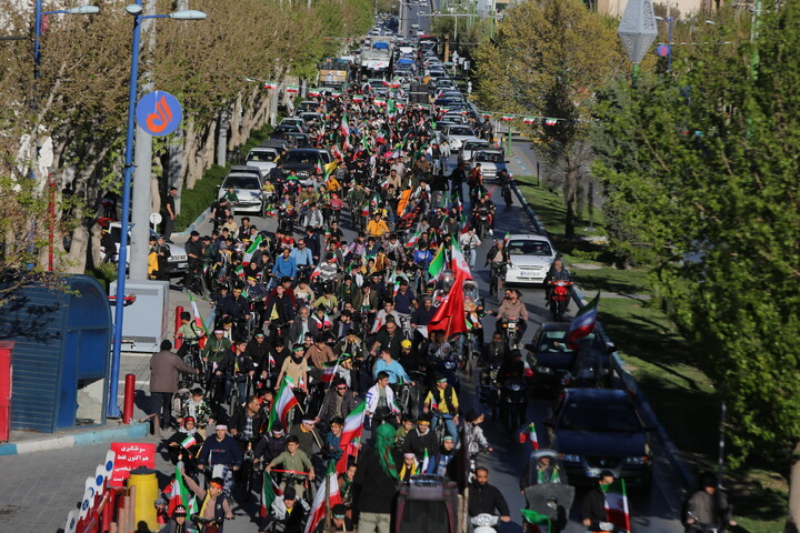 تصاویر / کاروان دوچرخه سواری نوجوانان به مناسبت روز جمهوری اسلامی ایران در اصفهان