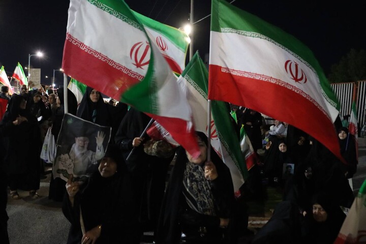 اجتماع یکپارچه مردم اهواز به مناسبت روز جمهوری اسلامی ایران