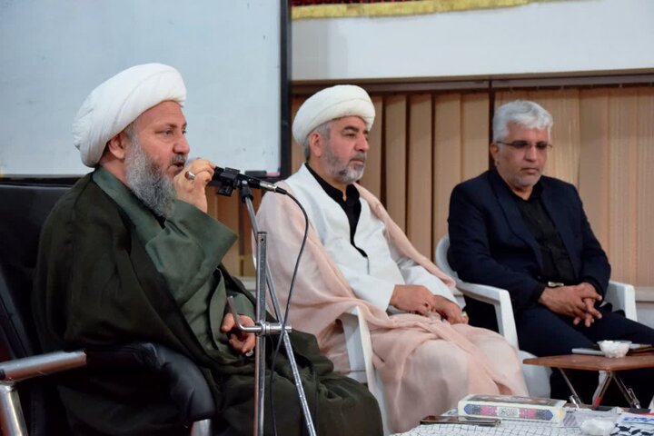 تصاویر/ تکریم و تقدیر از مسئول بنیاد شهید شهرستان آران وبیدگل در دفتر امام جمعه