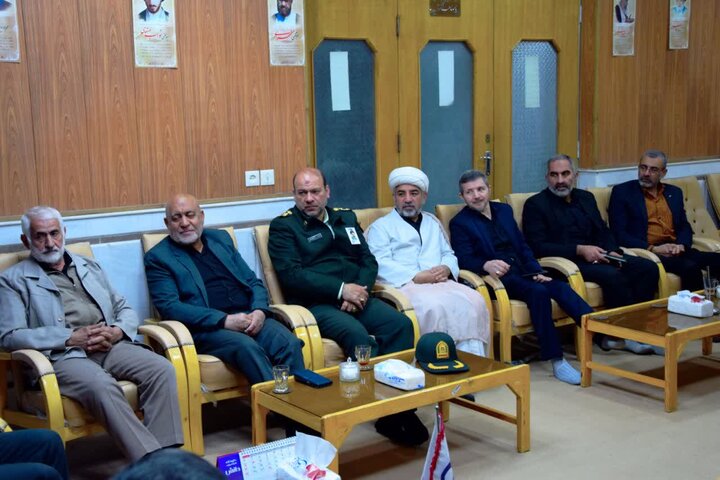 تصاویر/ تکریم و تقدیر از مسئول بنیاد شهید شهرستان آران وبیدگل در دفتر امام جمعه