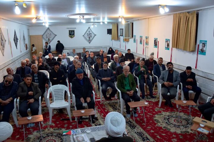 تصاویر/ تکریم و تقدیر از مسئول بنیاد شهید شهرستان آران وبیدگل در دفتر امام جمعه