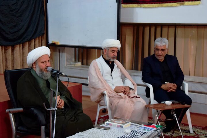 تصاویر/ تکریم و تقدیر از مسئول بنیاد شهید شهرستان آران وبیدگل در دفتر امام جمعه