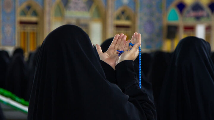 فیلم| اجتماع بزرگ مردم آران و بیدگل همراه بانماز و دعای استغاثه به امام زمان (عج)