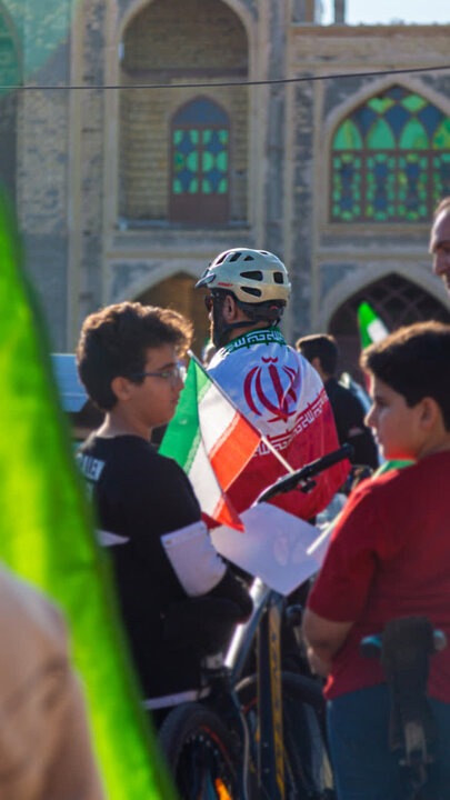 تصاویر/ حضور کاروان دوچرخه سواری نوجوانان و جوانان به مناسبت سالروز جمهوری اسلامی ایران در هلال بن علی