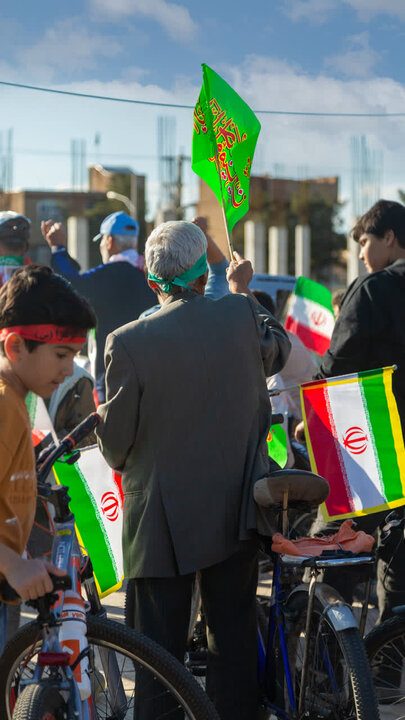 تصاویر/ حضور کاروان دوچرخه سواری نوجوانان و جوانان به مناسبت سالروز جمهوری اسلامی ایران در هلال بن علی