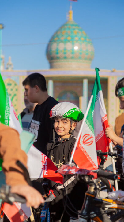 تصاویر/ حضور کاروان دوچرخه سواری نوجوانان و جوانان به مناسبت سالروز جمهوری اسلامی ایران در هلال بن علی