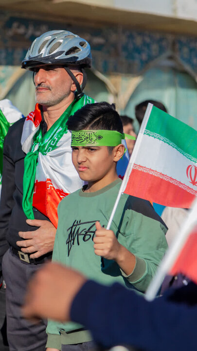 تصاویر/ حضور کاروان دوچرخه سواری نوجوانان و جوانان به مناسبت سالروز جمهوری اسلامی ایران در هلال بن علی