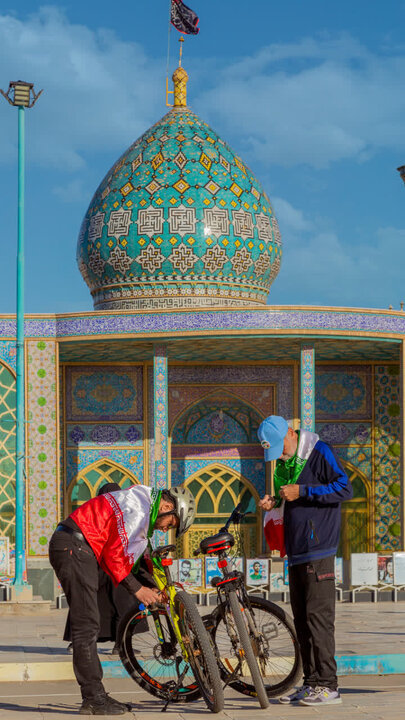 تصاویر/ حضور کاروان دوچرخه سواری نوجوانان و جوانان به مناسبت سالروز جمهوری اسلامی ایران در هلال بن علی