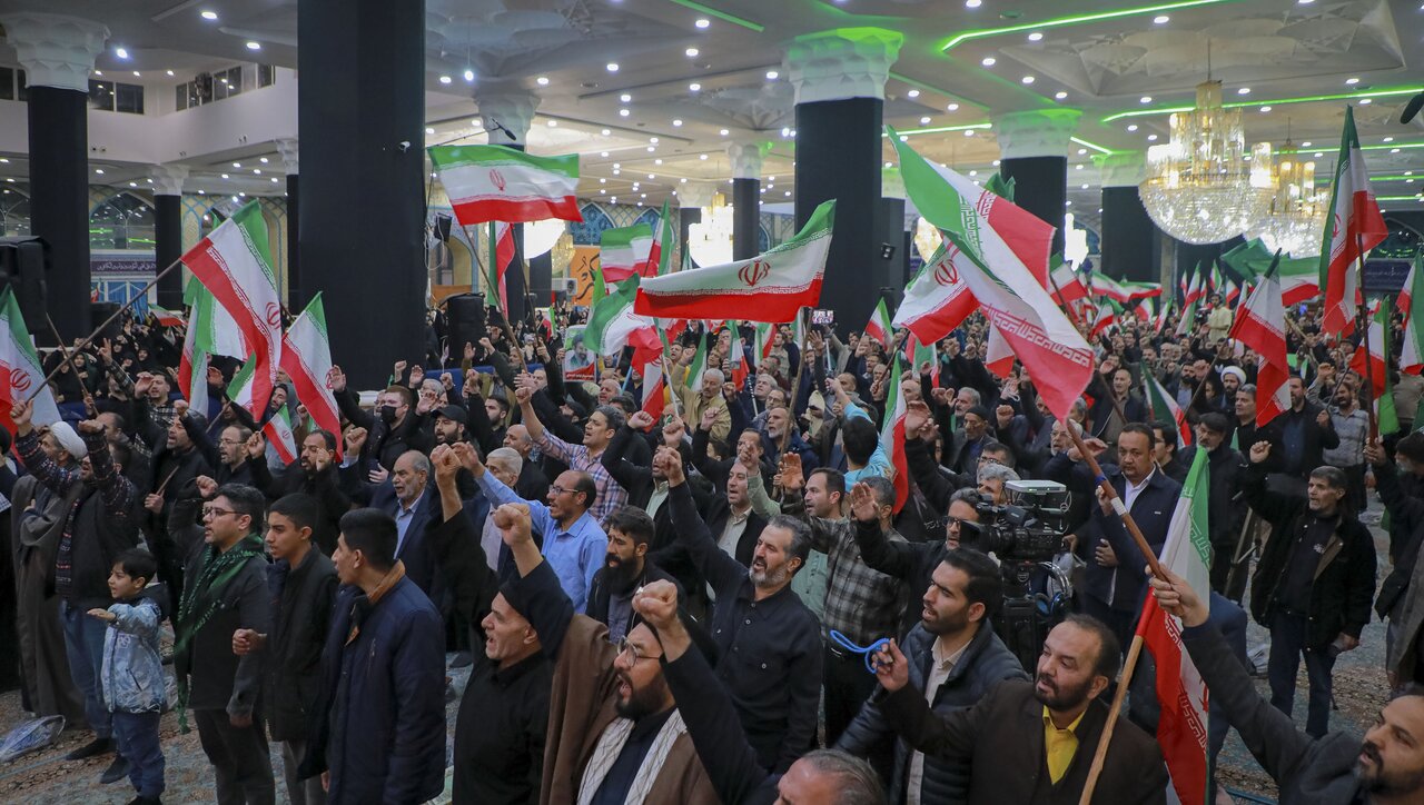 اجتماع باشکوه امت انقلابی در مسجد مقدس جمکران/  تجدید میثاق با آرمان‌های جمهوری اسلامی
