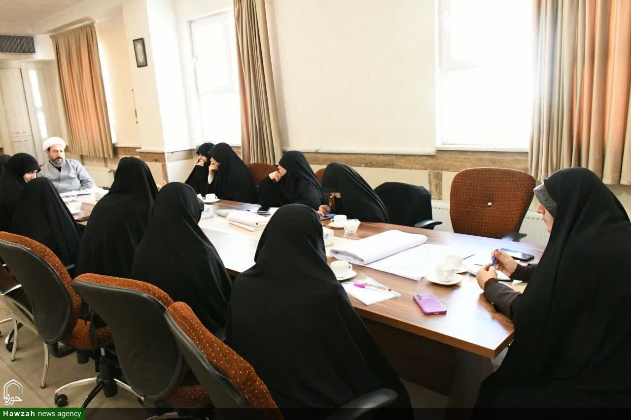 تبیین‌گری نیات شوم دشمن برای مردم توسط مبلغان ضروری است