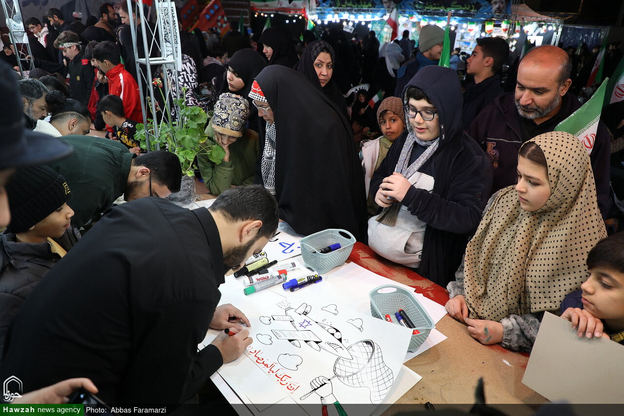 تصاویر/ موکب هنر و رسانه در بلوار شهید صدوقی قم