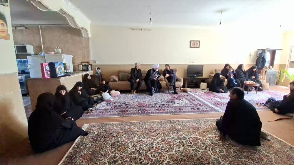 دیدار کادر و طلاب مدرسه علمیه ریحانه‌النبی(س) رفسنجان با خانواده شهیده ندا صلحی زاده شهید جنگ رمضان