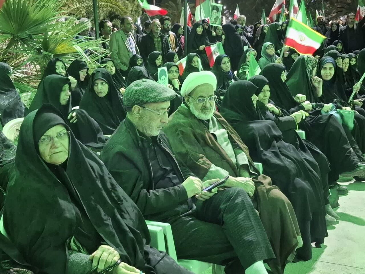 فیلم |  سی‌ و دومین اجتماع بزرگ‌ مردمی در میدان امام خامنه ای کاشان
