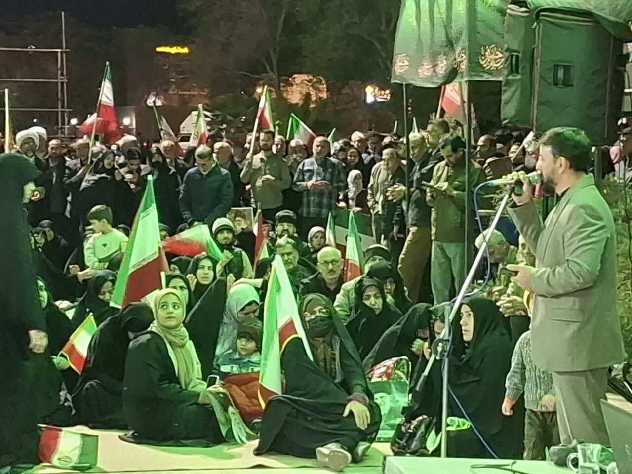 فیلم | برگزاری نماز و دعای استغاثه به امام زمان(عج) در اجتماع مردمی کاشان