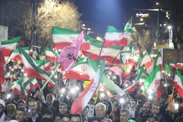 درخت تنومند انقلاب اسلامی ریشه در خاک ایران عزیز دارد