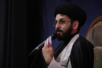 سلبریتی‌ها کارگران صنعت تغییر رژیم در دنیا هستند / وطن فروش به زباله‌دان تاریخ خواهد پیوست