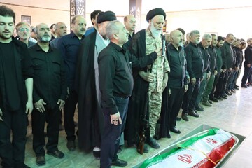 اقامه نماز بر پیکر مادر شهیدان مسعودیان در اهواز + تصاویر