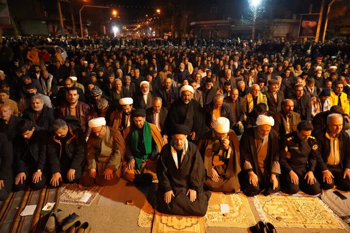 تصاویر/سی و دومین شب از اجتماع عزاداران امام شهید و بیعت با سومین رهبر انقلاب اسلامی در الشتر