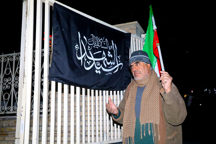 اجتماع با شکوه مردم شهرکرد به همراه تشییع سرباز شهید امیرمحمد داوری
