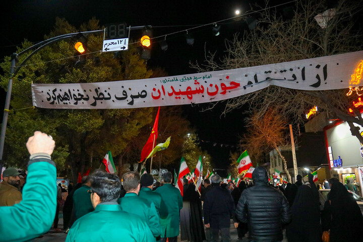 اجتماع با شکوه مردم شهرکرد به همراه تشییع سرباز شهید امیرمحمد داوری