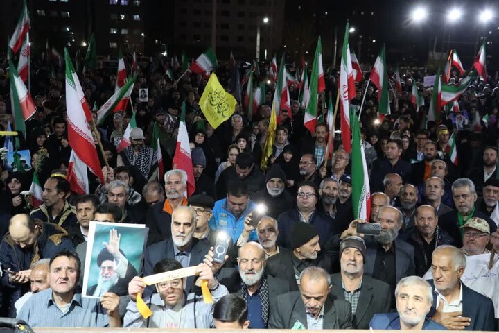 تصاویر/ میدان‌داری اسلامشهری‌ها در شب سی و دوم