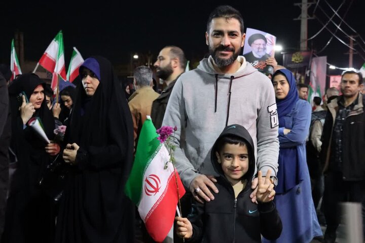 تصاویر/ میدان‌داری اسلامشهری‌ها در شب سی و دوم