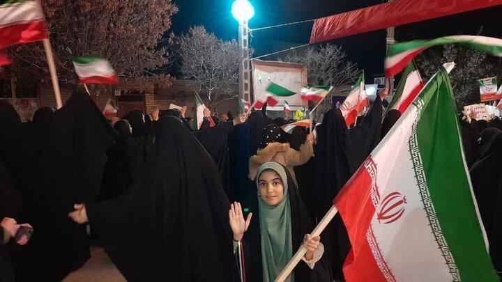 تصاویر/ تجمع مردم شهرستان تکاب در حمایت از نظام اسلامی در سی و دومین شب
