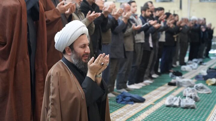 تصاویر/ اقامه نماز استثعاثه در شهرستان خوی