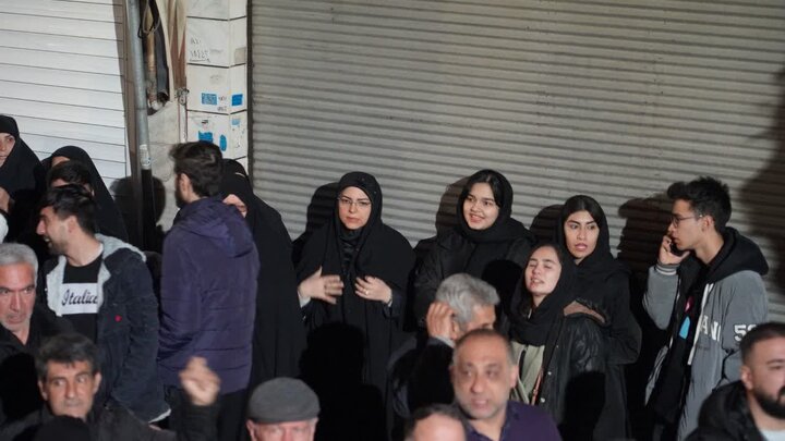 تصاویر/  تجمع شبانه خیابانی مردم دارالمومنین خوی درشامگاه  دوازدهم فروردین ماه
