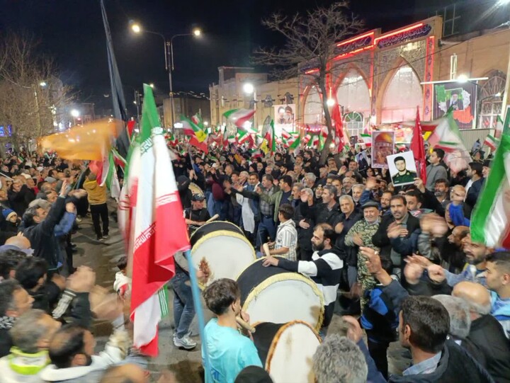 تصاویر/ استمرار حضور باشکوه مردم ولایی و انقلابی ابهر در بیعت با ولایت