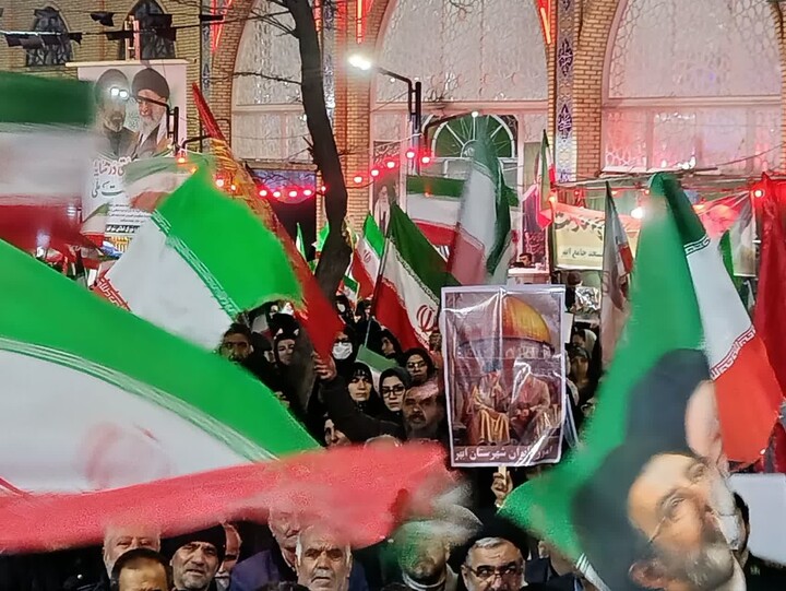 تصاویر/ استمرار حضور باشکوه مردم ولایی و انقلابی ابهر در بیعت با ولایت