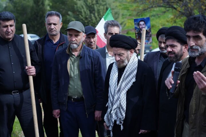 تصاویر/کاشت نهال در روز درختکاری با حضور نماینده ولی فقیه در لرستان