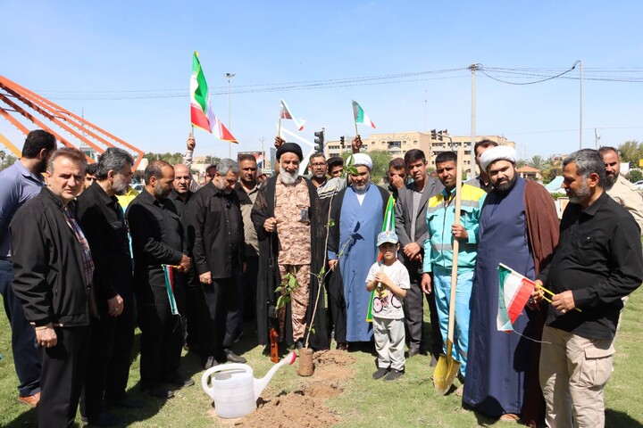 کاشت نهال توسط نماینده ولی فقیه خوزستان در اهواز