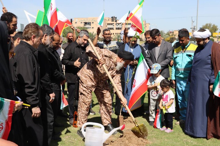 کاشت نهال توسط نماینده ولی فقیه خوزستان در اهواز