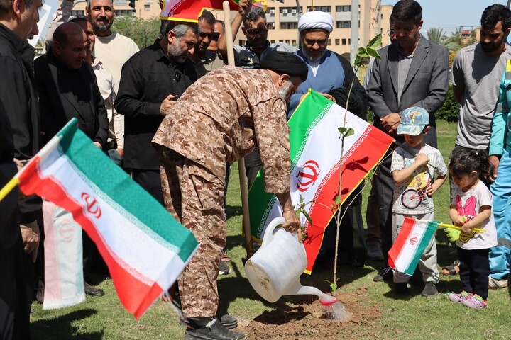 کاشت نهال توسط نماینده ولی فقیه خوزستان در اهواز