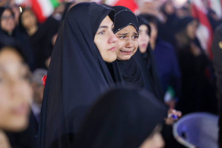 تصاویر/ استقبال از پیکر ۲ شهید در بوشهر