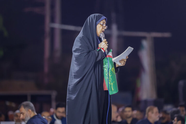 تصاویر/ استقبال از پیکر ۲ شهید در بوشهر