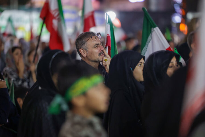 تصاویر/ استقبال از پیکر ۲ شهید در بوشهر