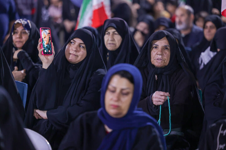 تصاویر/ استقبال از پیکر ۲ شهید در بوشهر