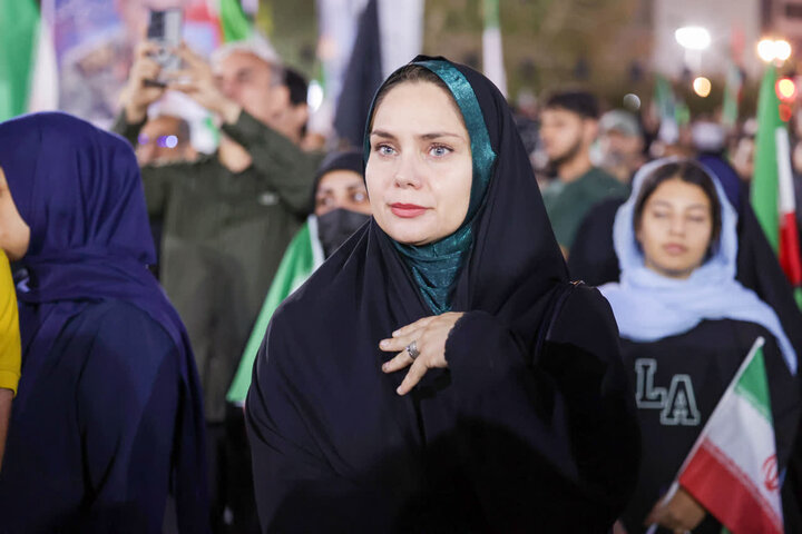 تصاویر/ استقبال از پیکر ۲ شهید در بوشهر