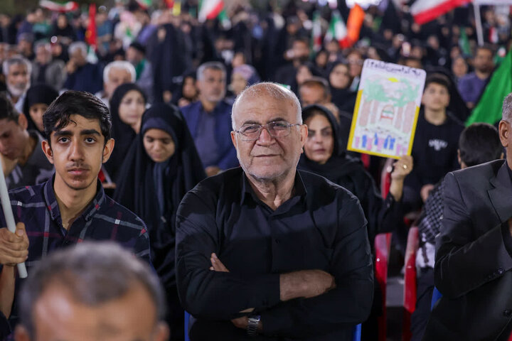 تصاویر/ استقبال از پیکر ۲ شهید در بوشهر