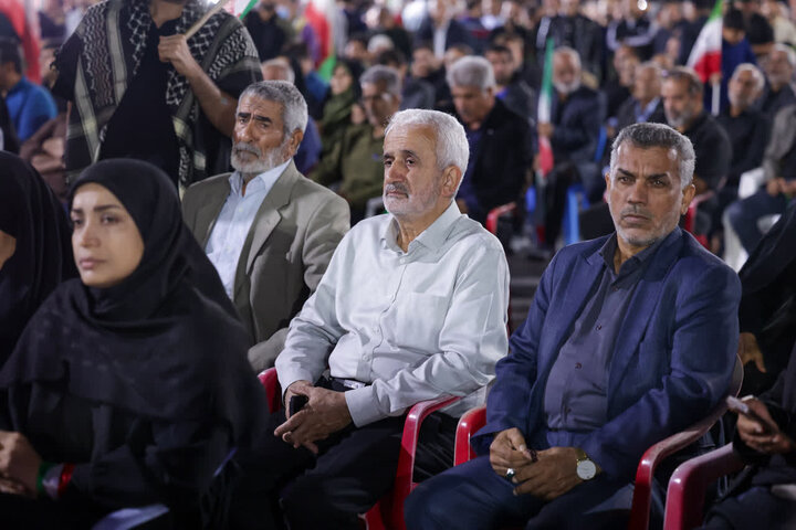 تصاویر/ استقبال از پیکر ۲ شهید در بوشهر