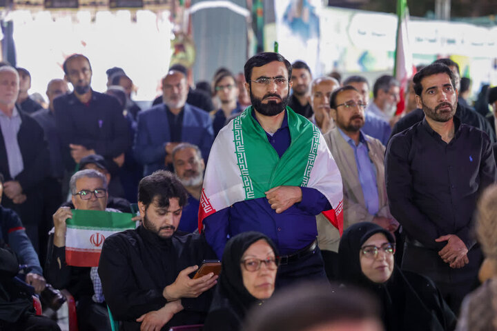 تصاویر/ استقبال از پیکر ۲ شهید در بوشهر