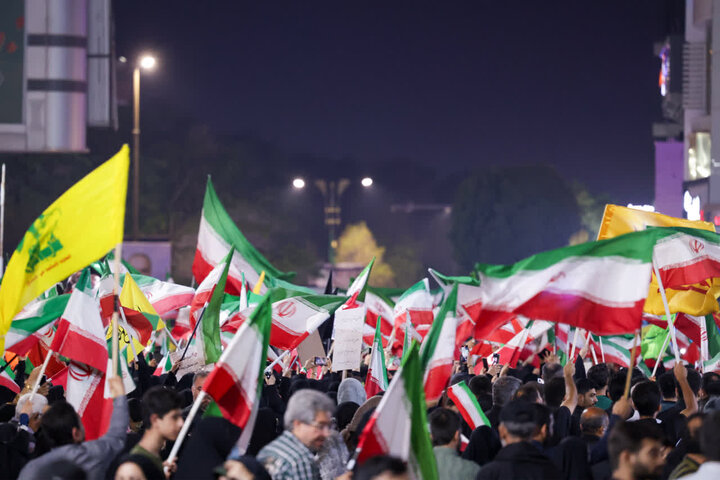 تصاویر/ استقبال از پیکر ۲ شهید در بوشهر